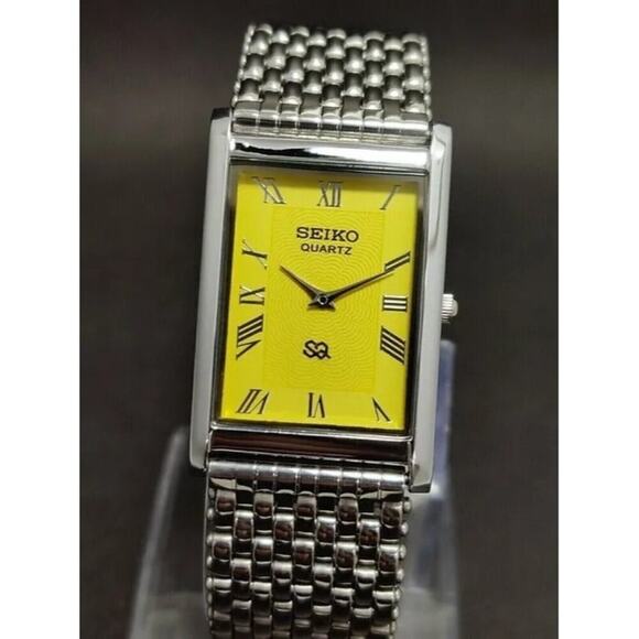 Vintage Style Seiko Quartz Mens Silver Watch & Yellow accents W/ Metal Strap - Picture 2 of 7